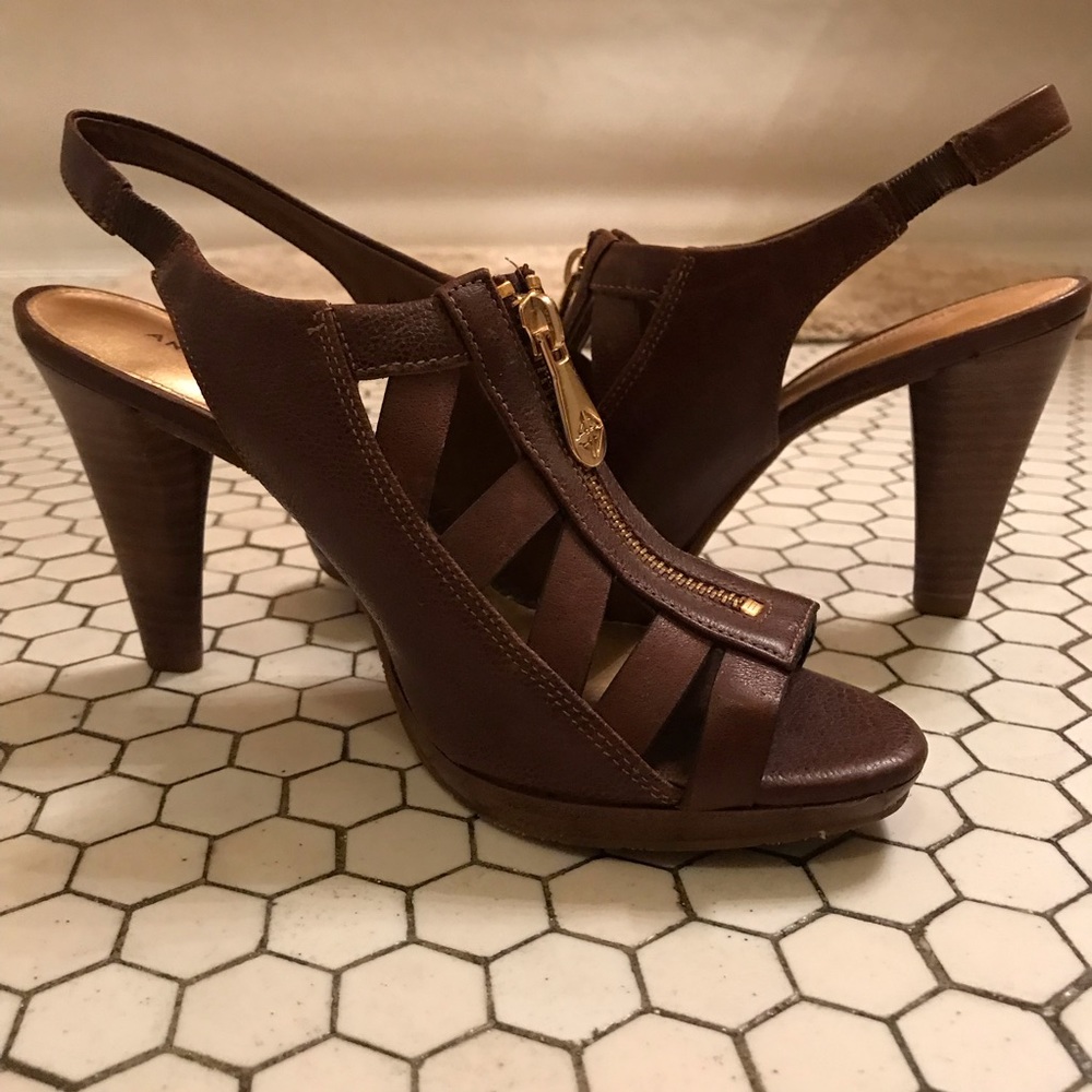 ✨ NEW! NEVER WORN Antonio Melani Sandals ✨